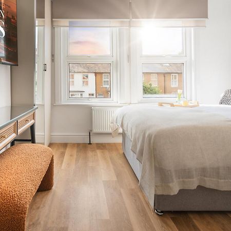 Newly Designed, 2Br Apt, 5Min From Northwood London Tube Station, Nato Hq, Ideal For Wembley, Warner Studio, Contractors エクステリア 写真