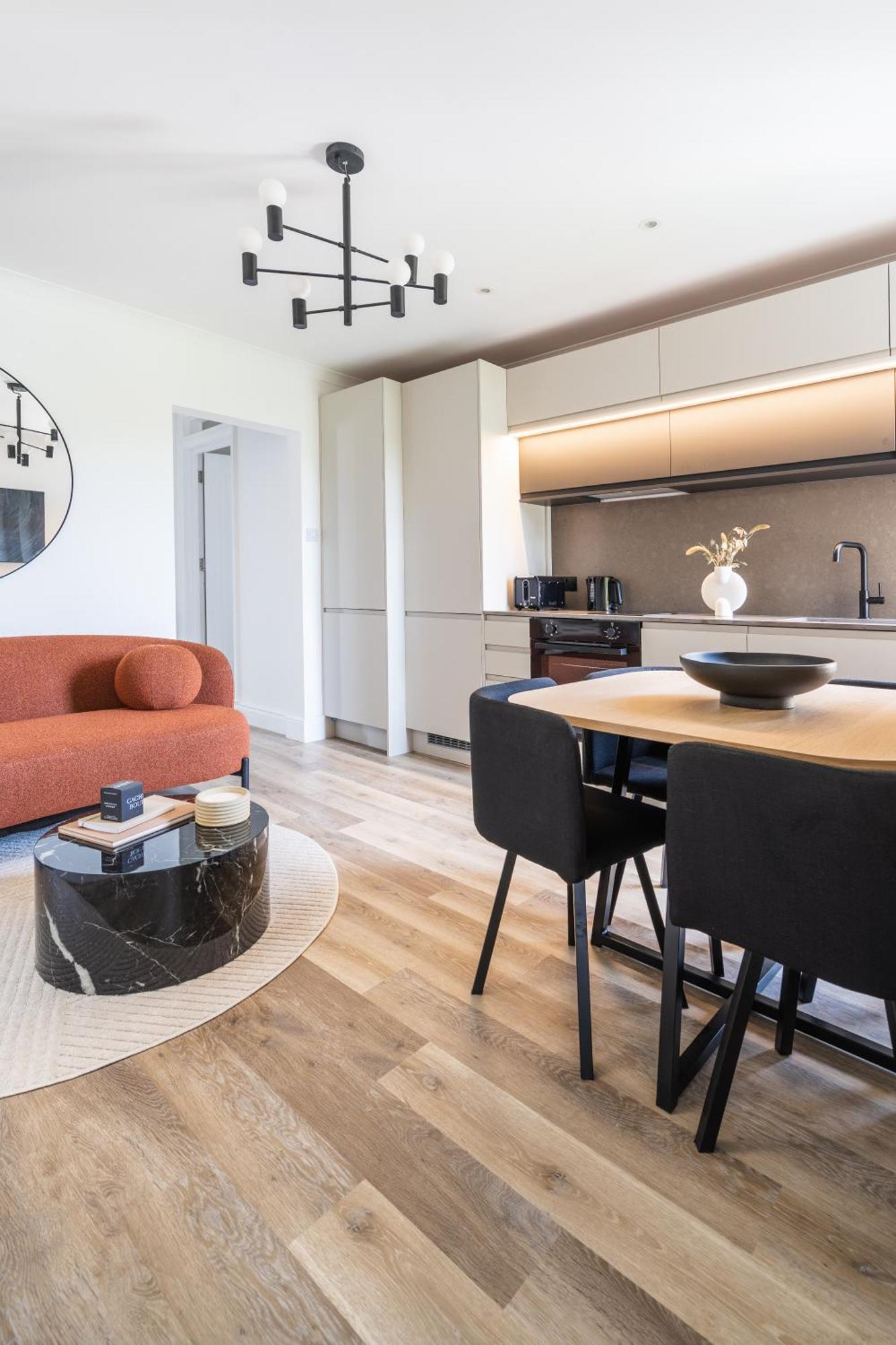 Newly Designed, 2Br Apt, 5Min From Northwood London Tube Station, Nato Hq, Ideal For Wembley, Warner Studio, Contractors エクステリア 写真