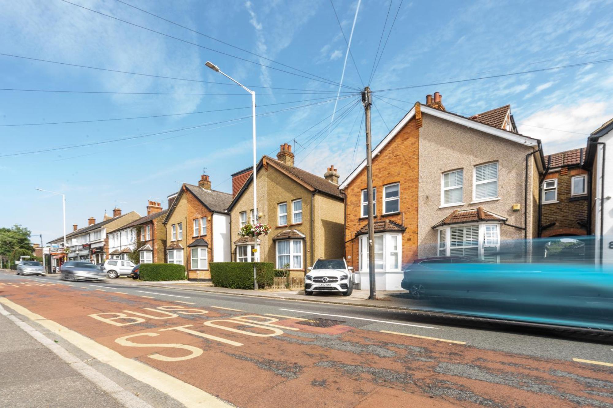 Newly Designed, 2Br Apt, 5Min From Northwood London Tube Station, Nato Hq, Ideal For Wembley, Warner Studio, Contractors エクステリア 写真