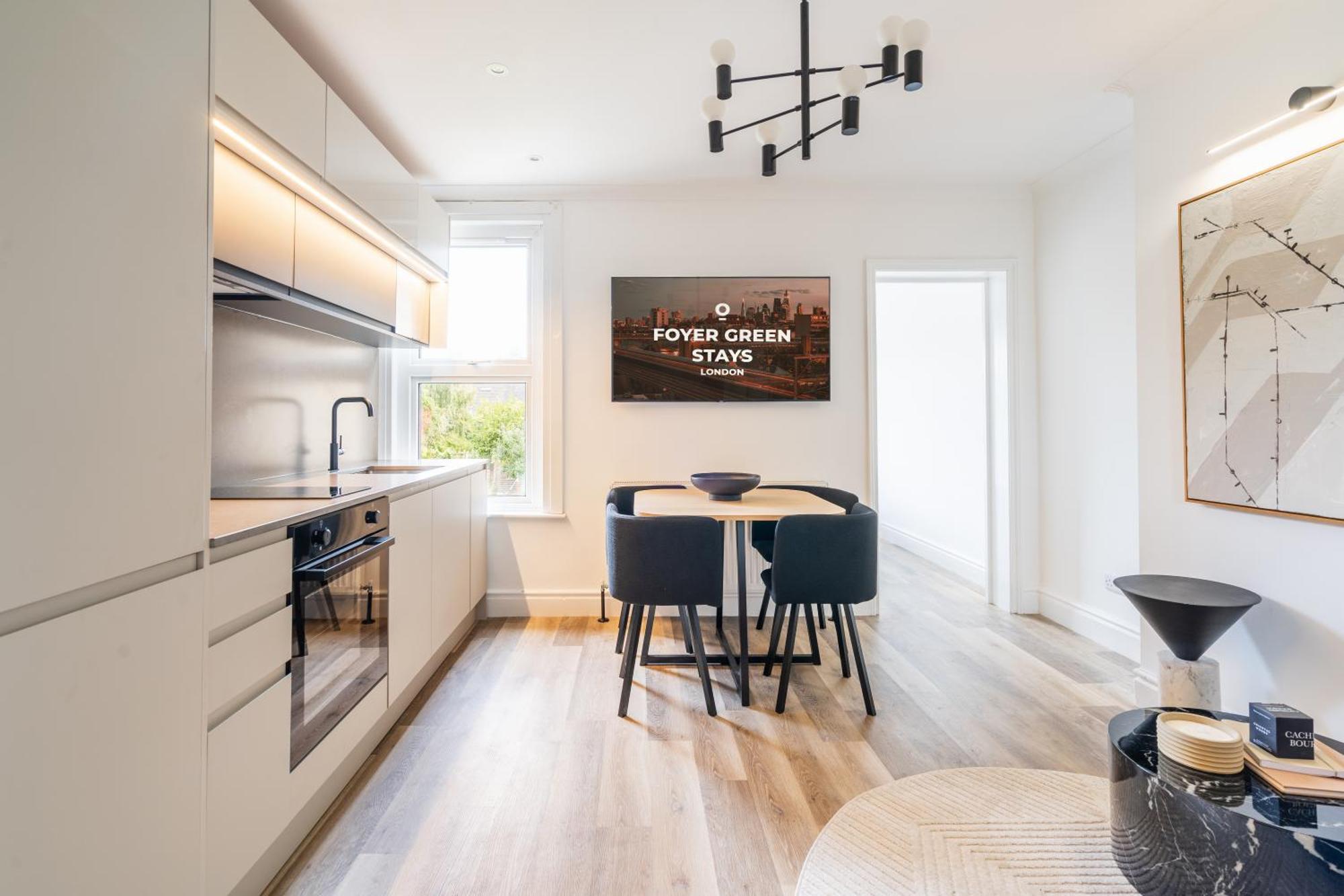 Newly Designed, 2Br Apt, 5Min From Northwood London Tube Station, Nato Hq, Ideal For Wembley, Warner Studio, Contractors エクステリア 写真