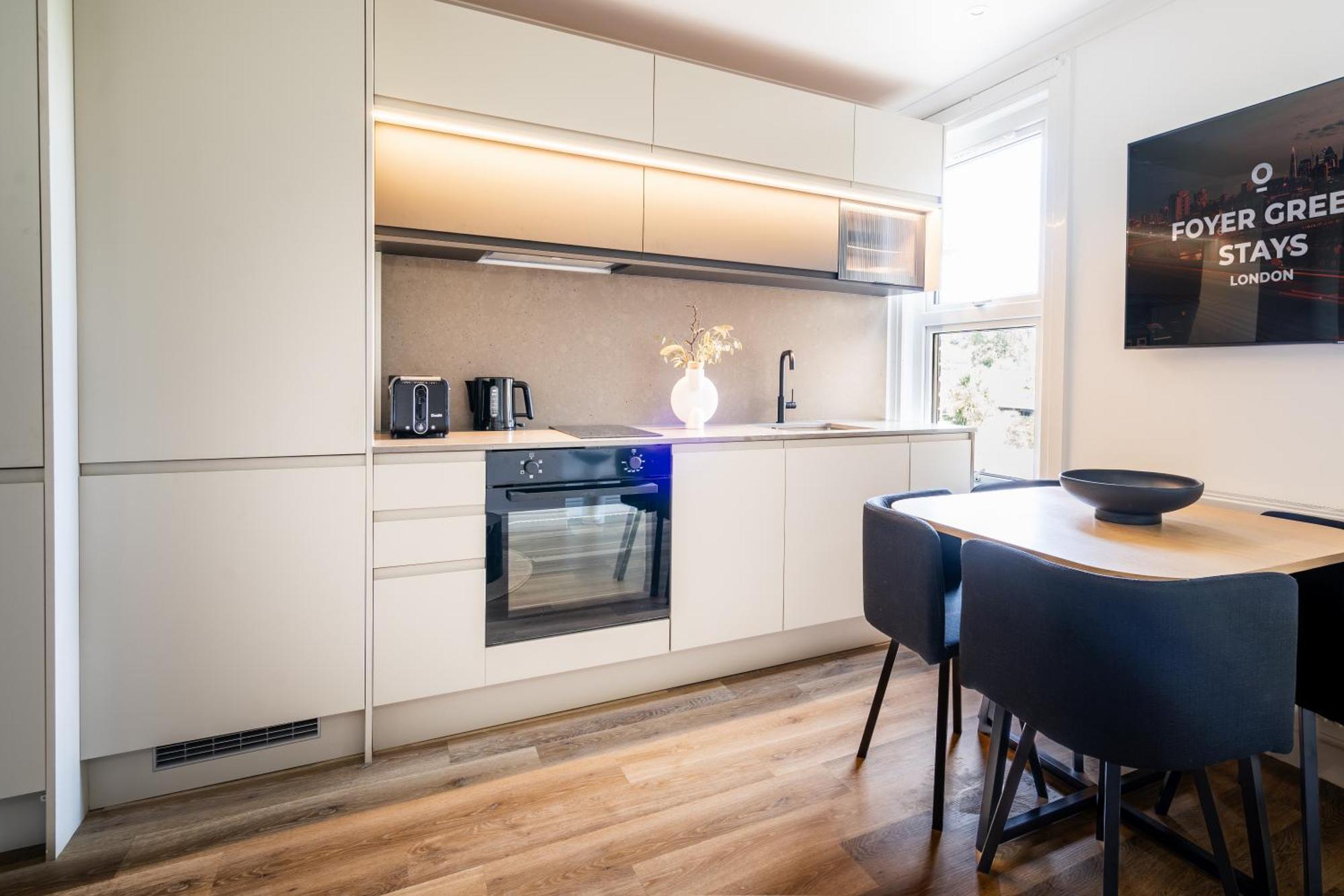Newly Designed, 2Br Apt, 5Min From Northwood London Tube Station, Nato Hq, Ideal For Wembley, Warner Studio, Contractors エクステリア 写真
