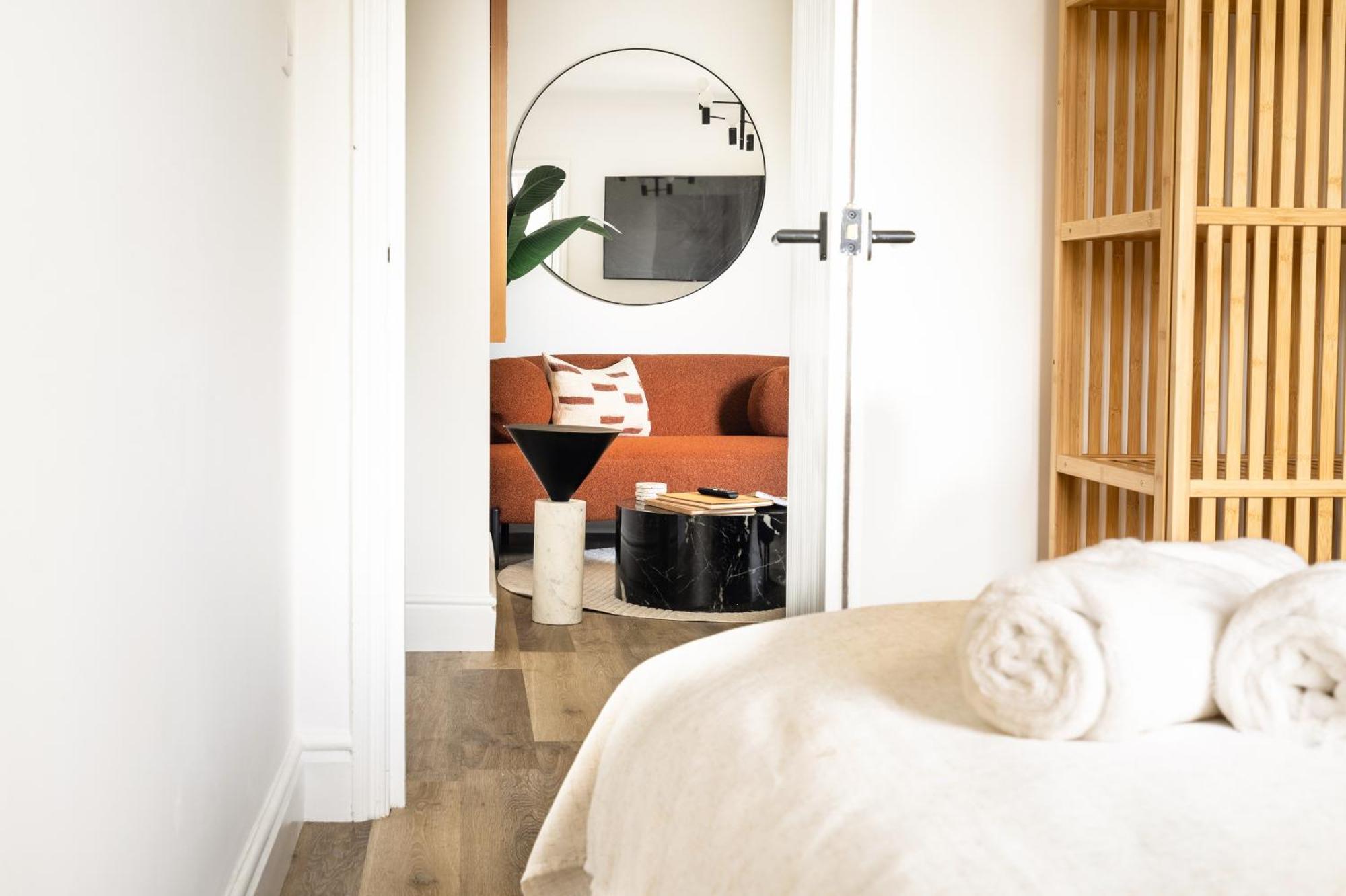 Newly Designed, 2Br Apt, 5Min From Northwood London Tube Station, Nato Hq, Ideal For Wembley, Warner Studio, Contractors エクステリア 写真