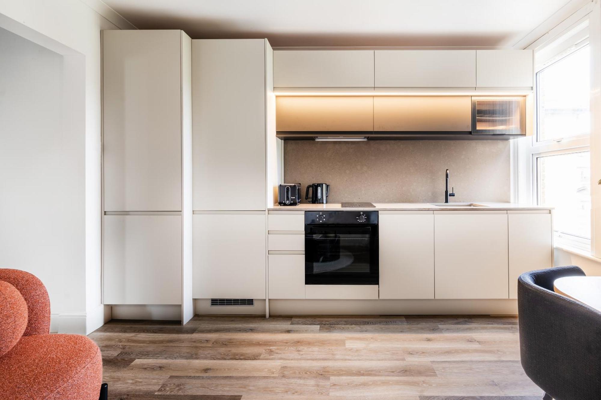 Newly Designed, 2Br Apt, 5Min From Northwood London Tube Station, Nato Hq, Ideal For Wembley, Warner Studio, Contractors エクステリア 写真