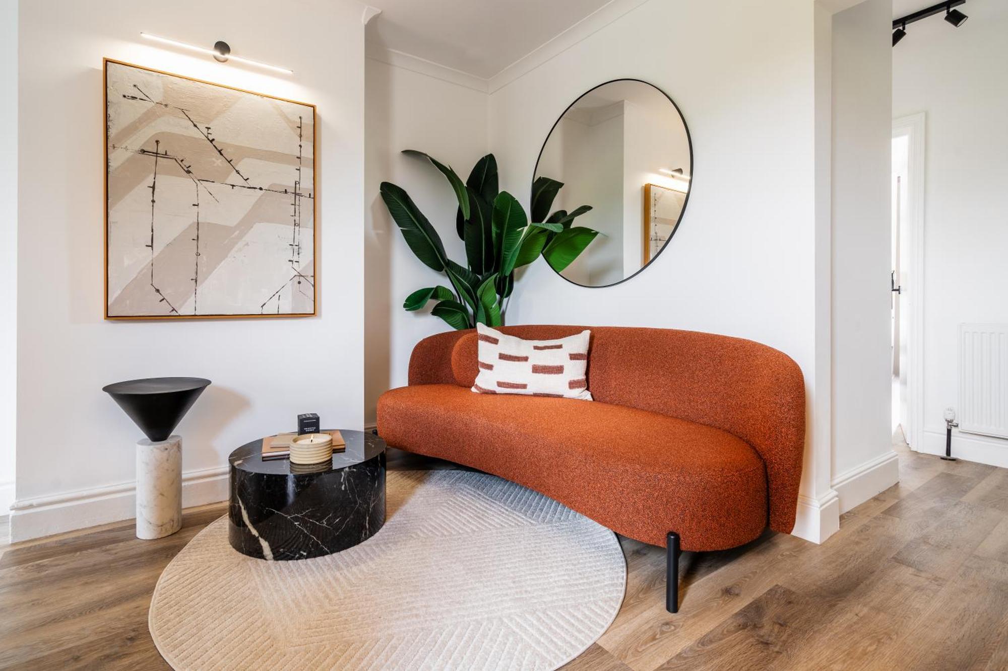 Newly Designed, 2Br Apt, 5Min From Northwood London Tube Station, Nato Hq, Ideal For Wembley, Warner Studio, Contractors エクステリア 写真