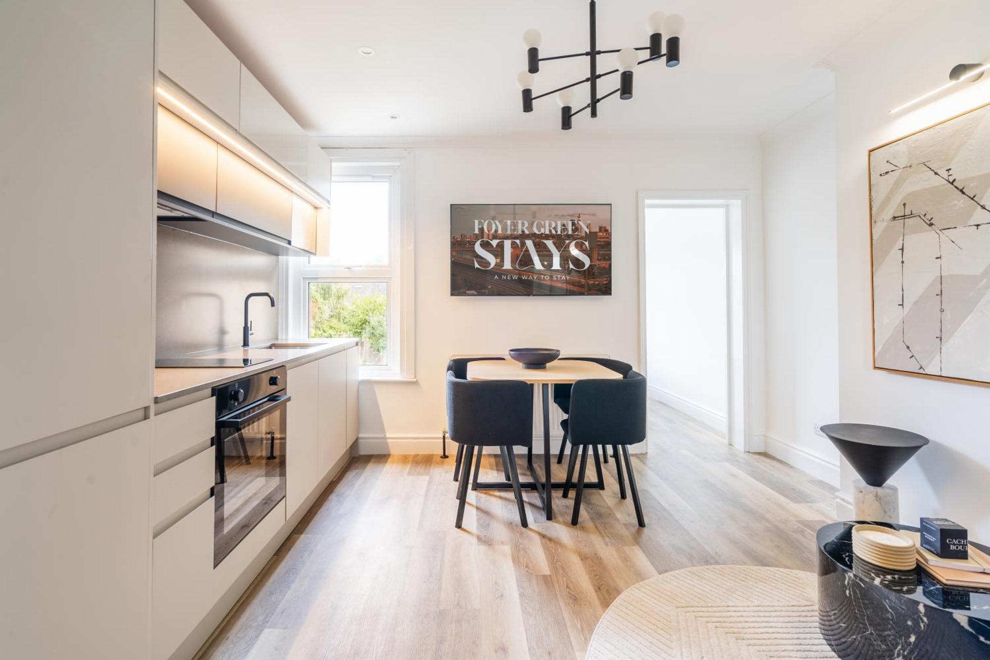 Newly Designed, 2Br Apt, 5Min From Northwood London Tube Station, Nato Hq, Ideal For Wembley, Warner Studio, Contractors エクステリア 写真