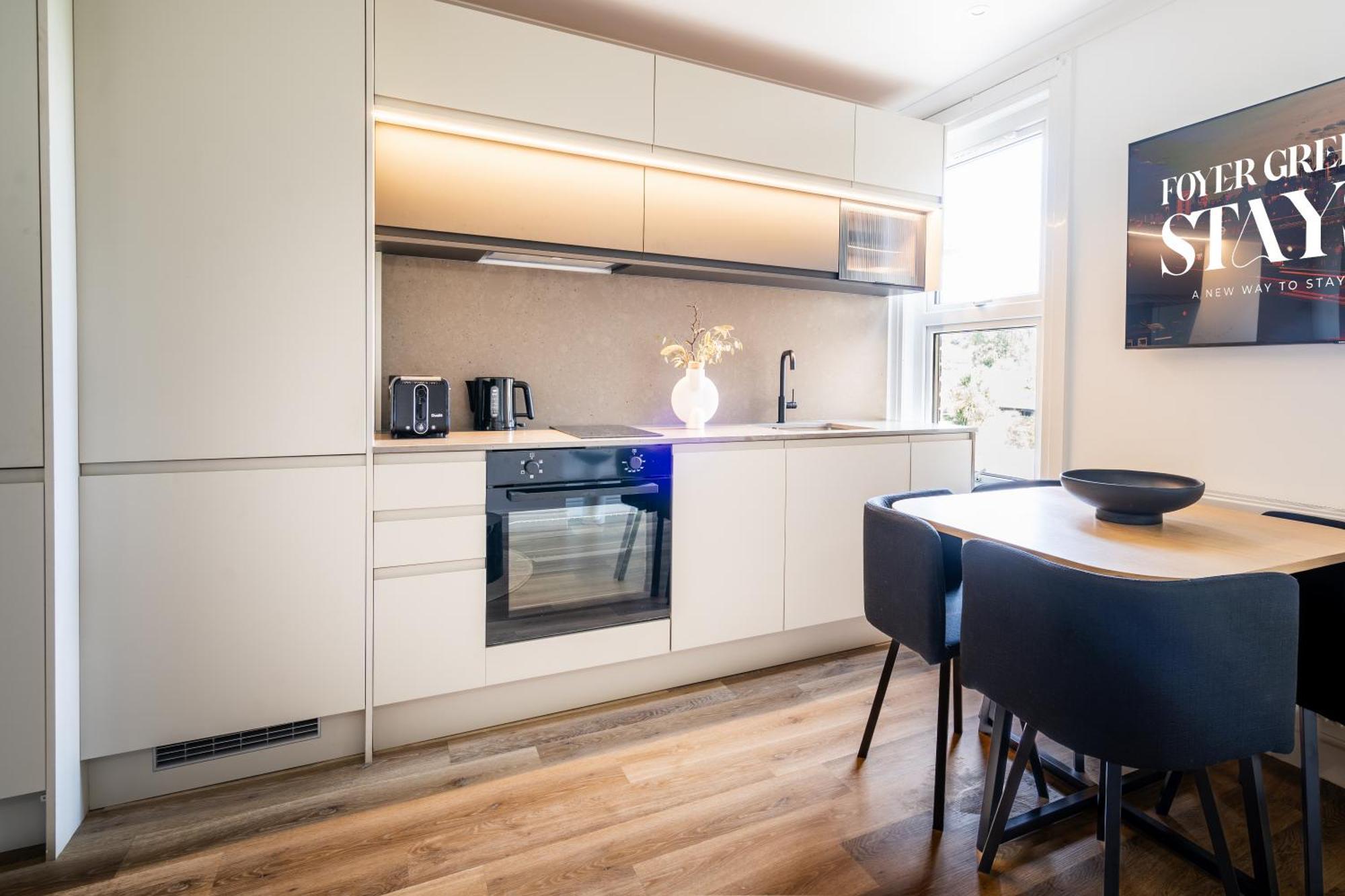 Newly Designed, 2Br Apt, 5Min From Northwood London Tube Station, Nato Hq, Ideal For Wembley, Warner Studio, Contractors エクステリア 写真