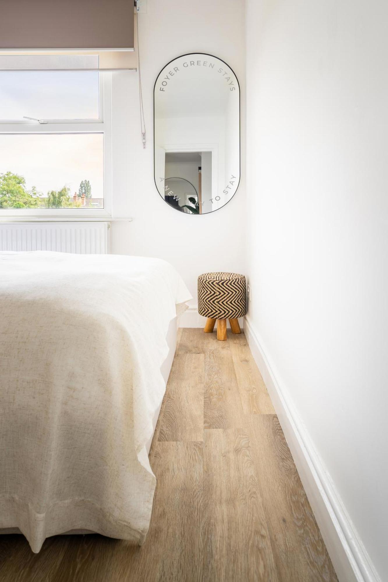 Newly Designed, 2Br Apt, 5Min From Northwood London Tube Station, Nato Hq, Ideal For Wembley, Warner Studio, Contractors エクステリア 写真